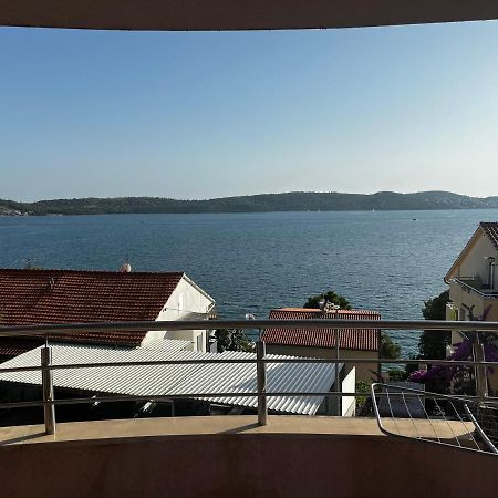 Apartman Lucia Трогир Екстериор снимка