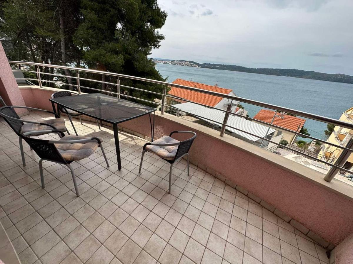 Apartman Lucia Трогир Екстериор снимка