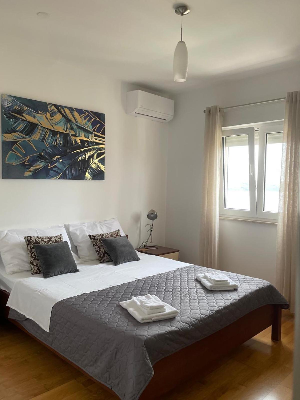 Apartman Lucia Трогир Екстериор снимка
